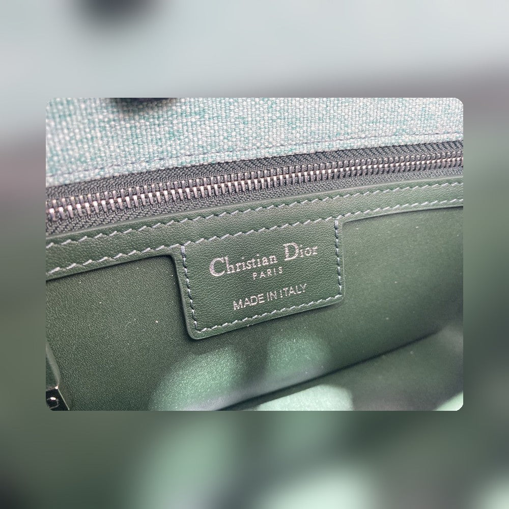 Anum Bags Detail