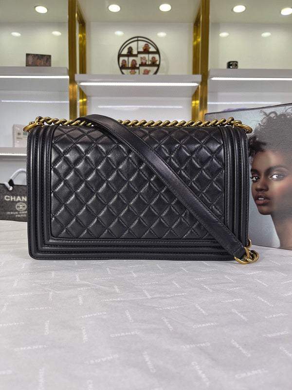 Anum Bags Detail