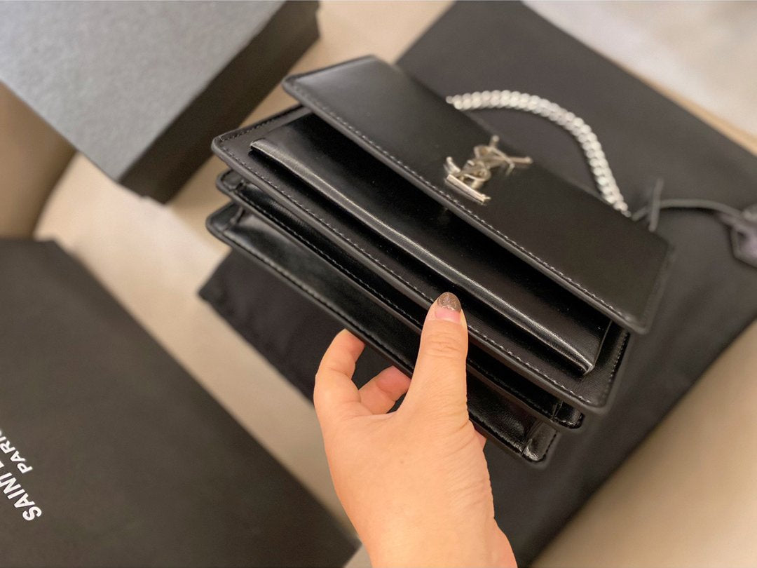 Anum Bags Detail