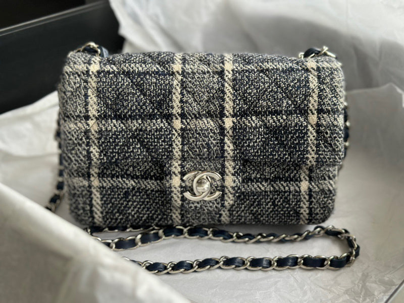 Anum Bags Detail