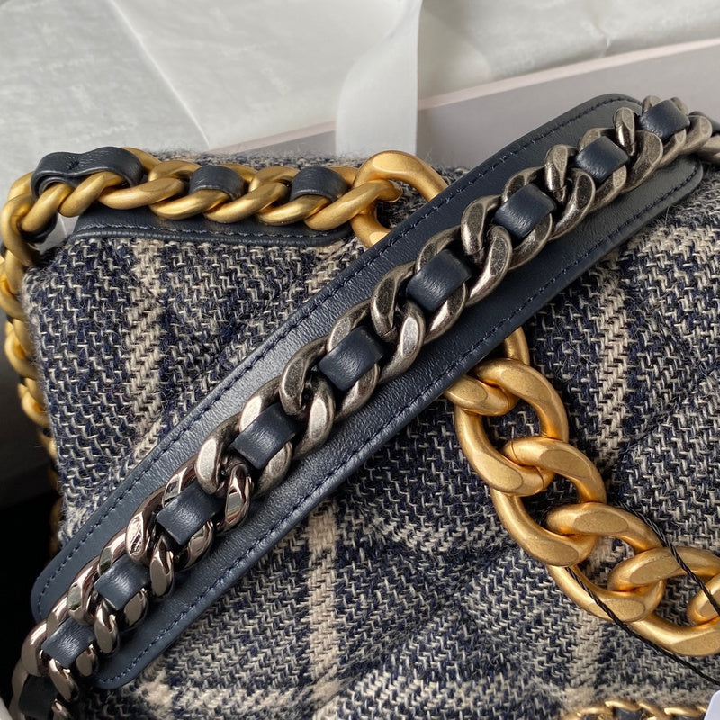 Anum Bags Detail