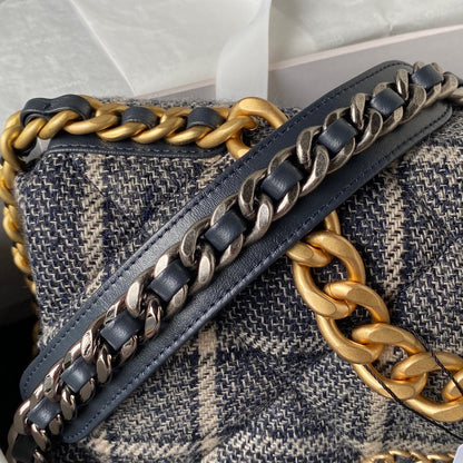Anum Bags Detail