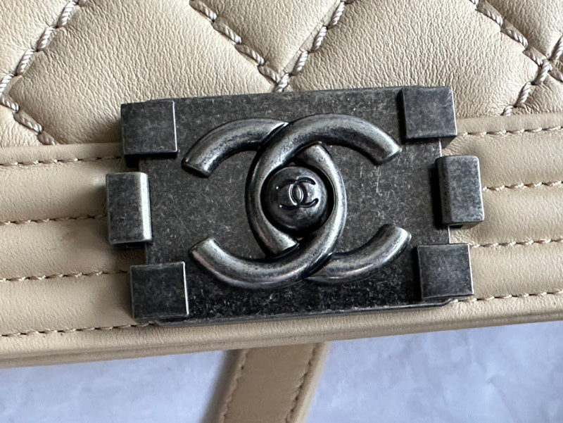 Anum Bags Detail