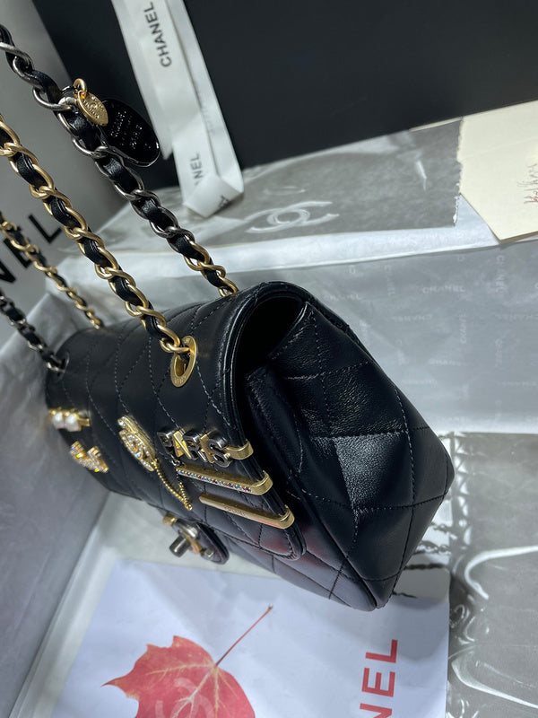Anum Bags Detail