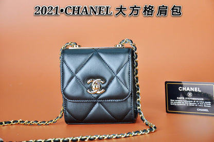 Anum Bags Detail