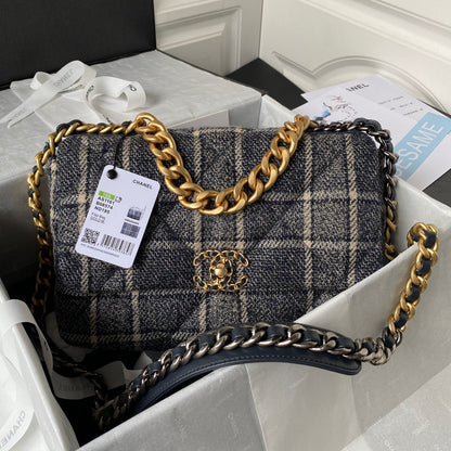 Anum Bags Detail