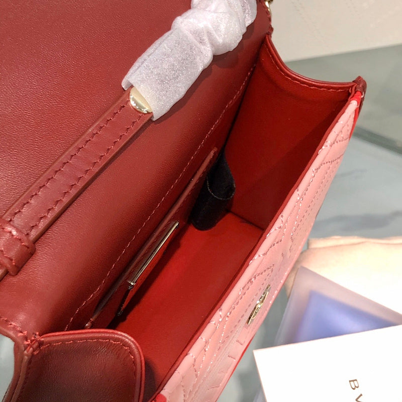 Anum Bags Detail