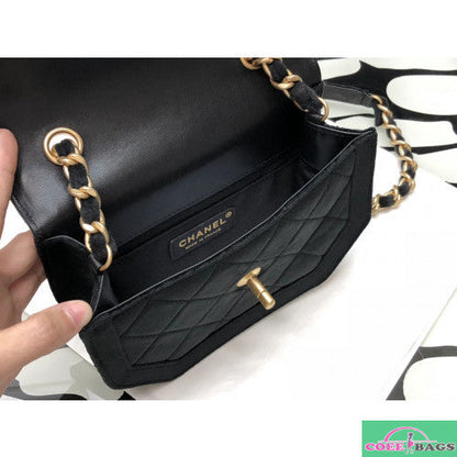 Anum Bags Detail