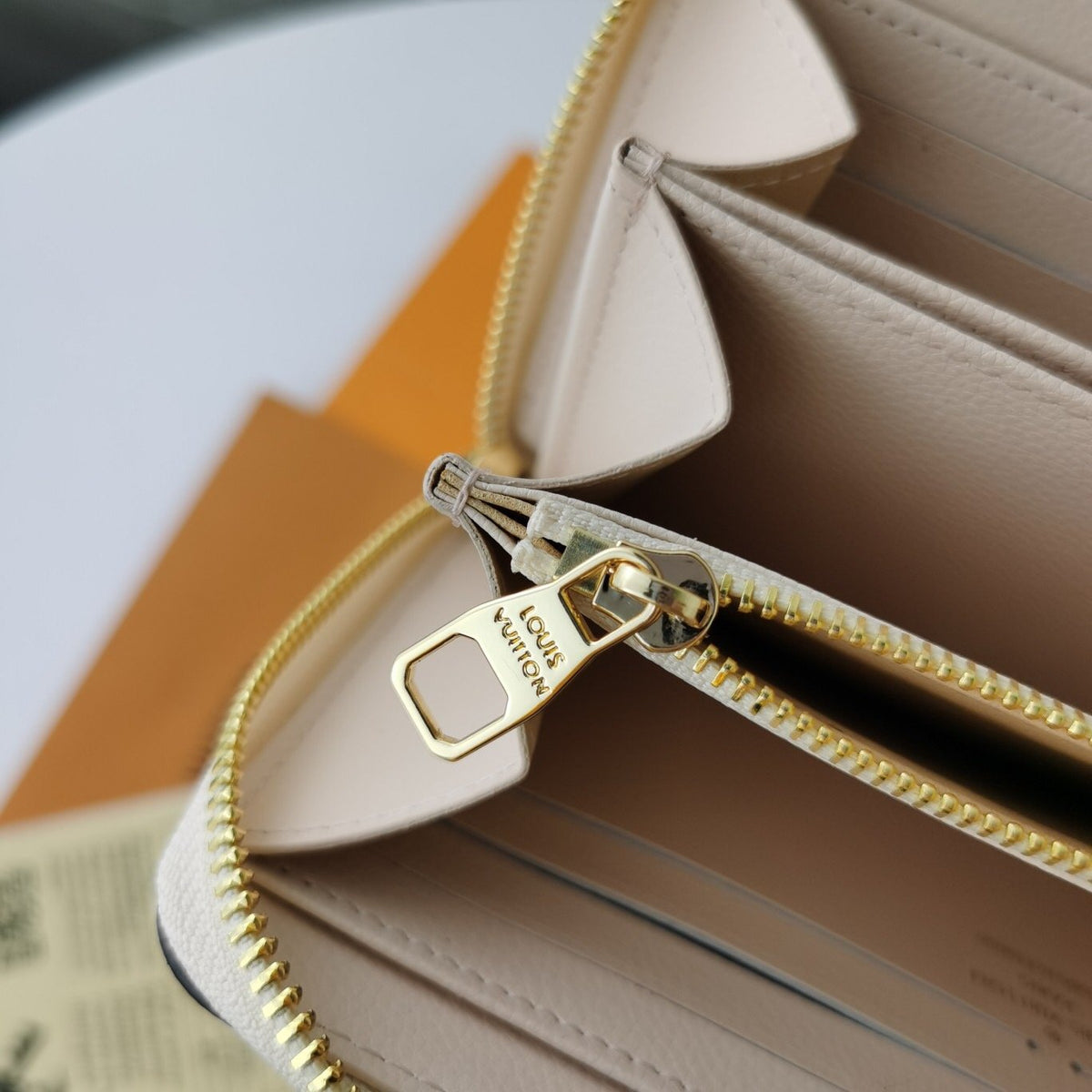 Anum Bags Detail