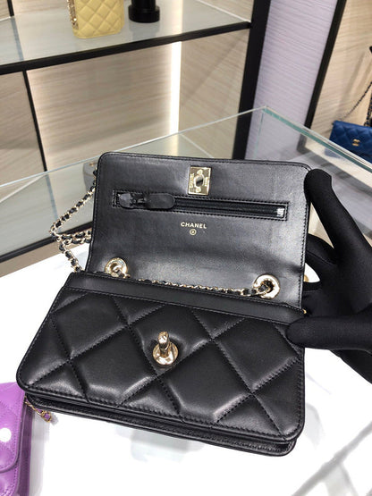 Anum Bags Detail