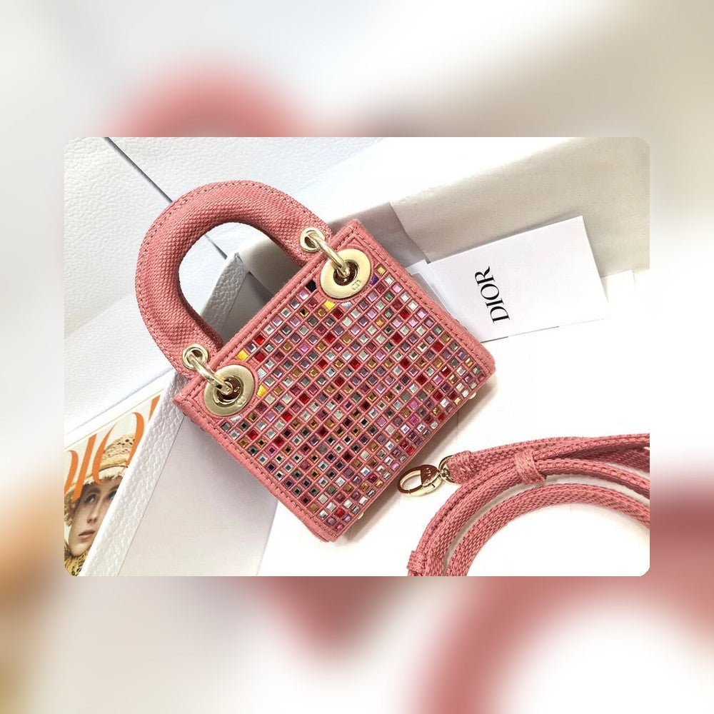 Anum Bags Detail