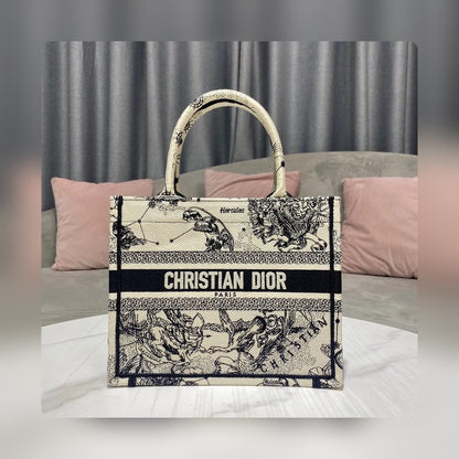 Anum Bags Detail