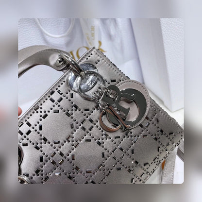 Anum Bags Detail