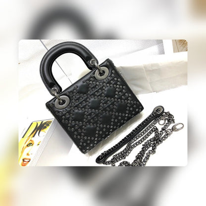 Anum Bags Detail