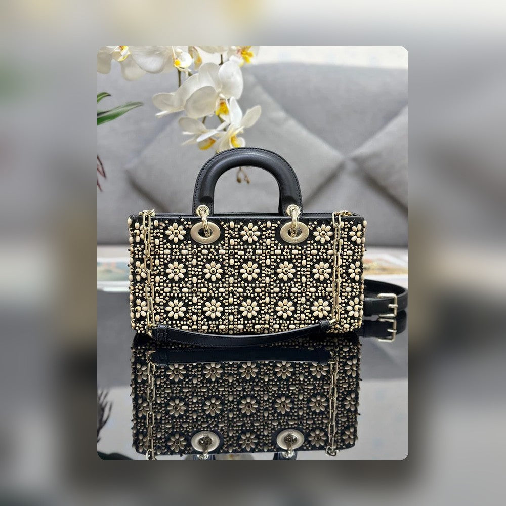 Anum Bags Detail