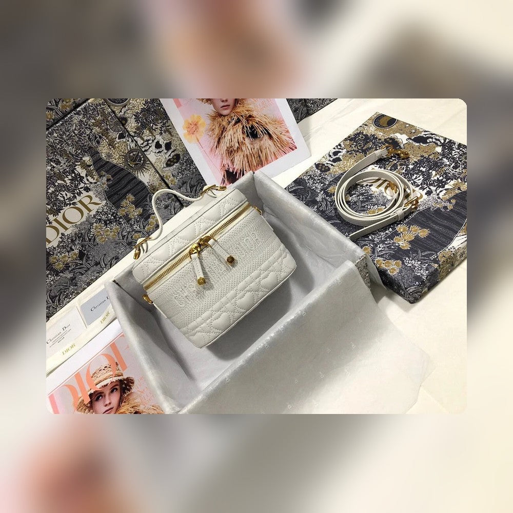 Anum Bags Detail