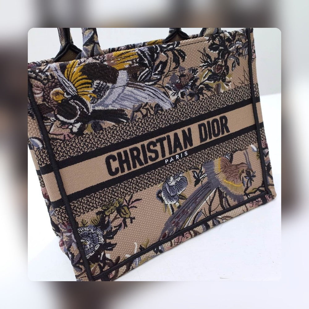 Anum Bags Detail