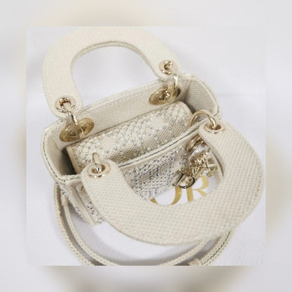 Anum Bags Detail