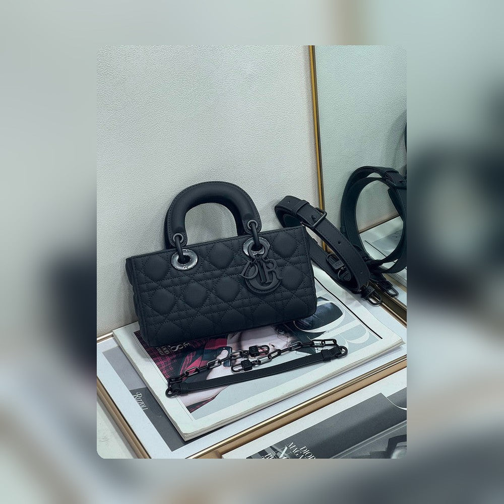 Anum Bags Detail