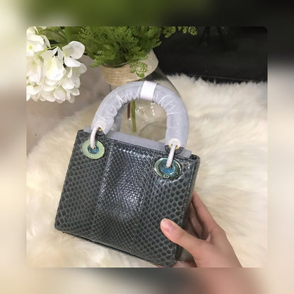Anum Bags Detail