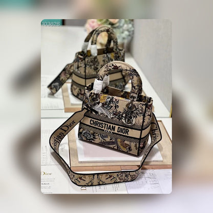 Anum Bags Detail
