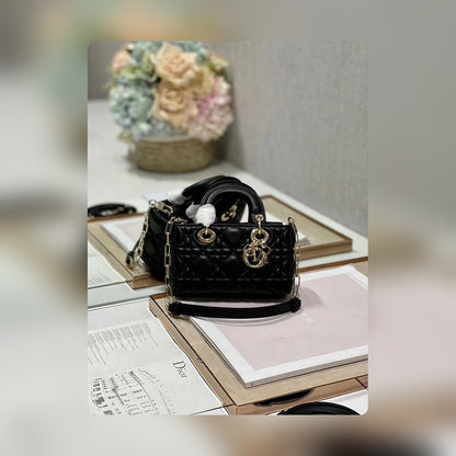Anum Bags Detail