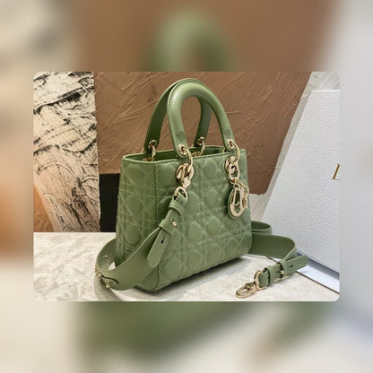 Anum Bags Detail