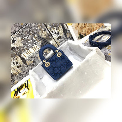 Anum Bags Detail