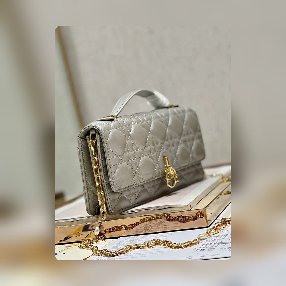 Anum Bags Detail
