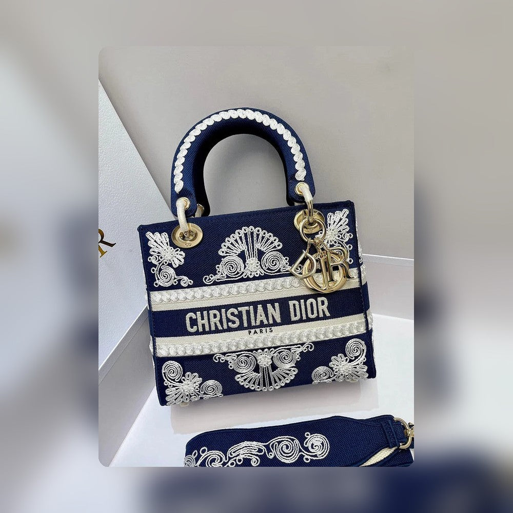 Anum Bags Detail