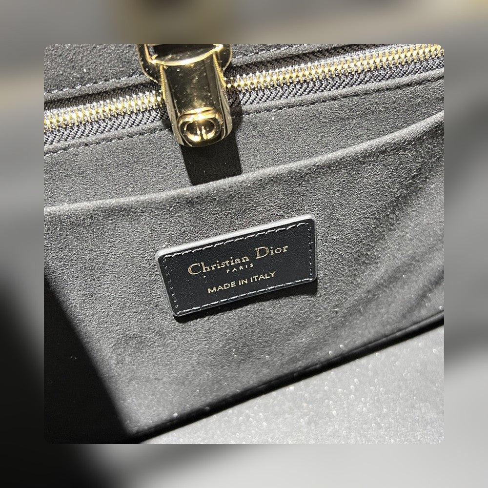 Anum Bags Detail