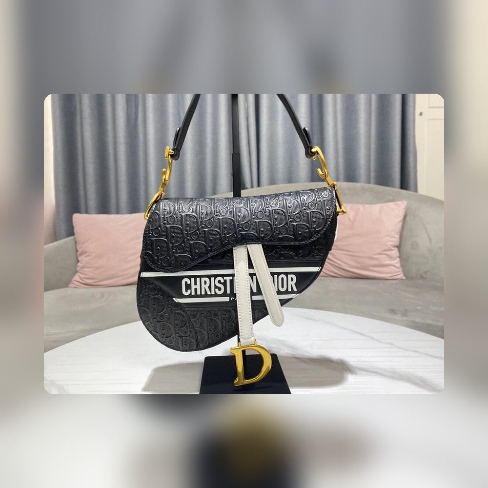 Anum Bags Detail