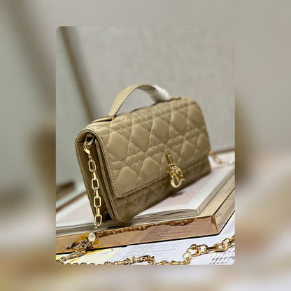 Anum Bags Detail