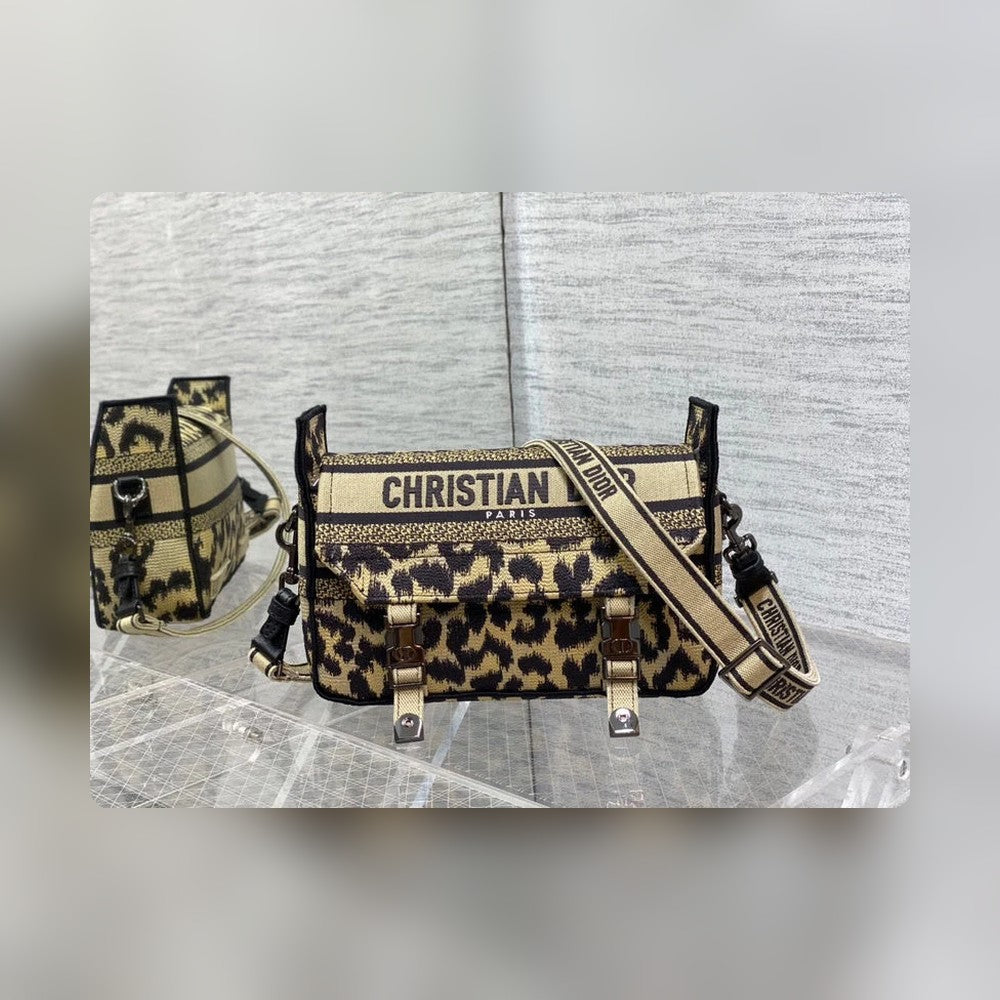Anum Bags Detail