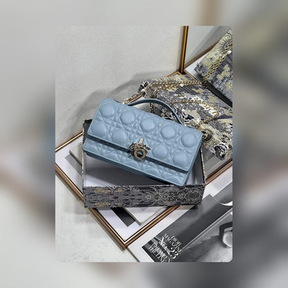 Anum Bags Detail