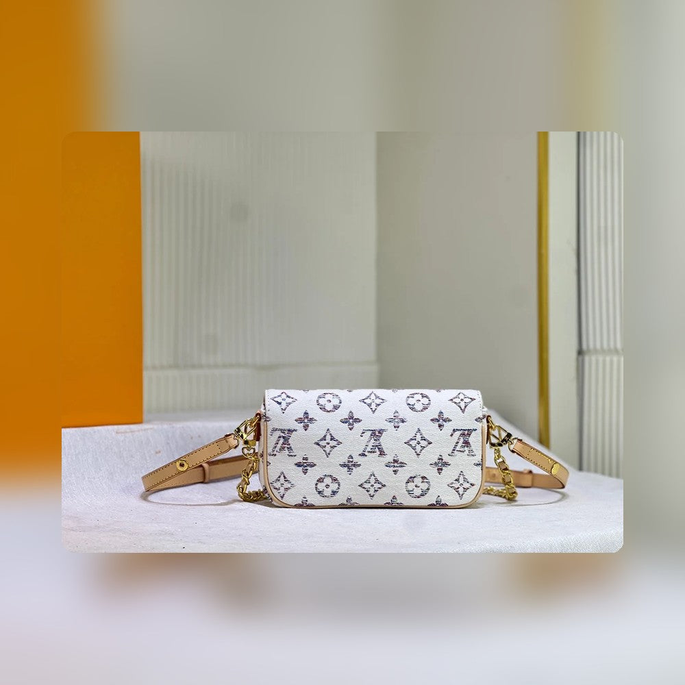 Anum Bags Detail