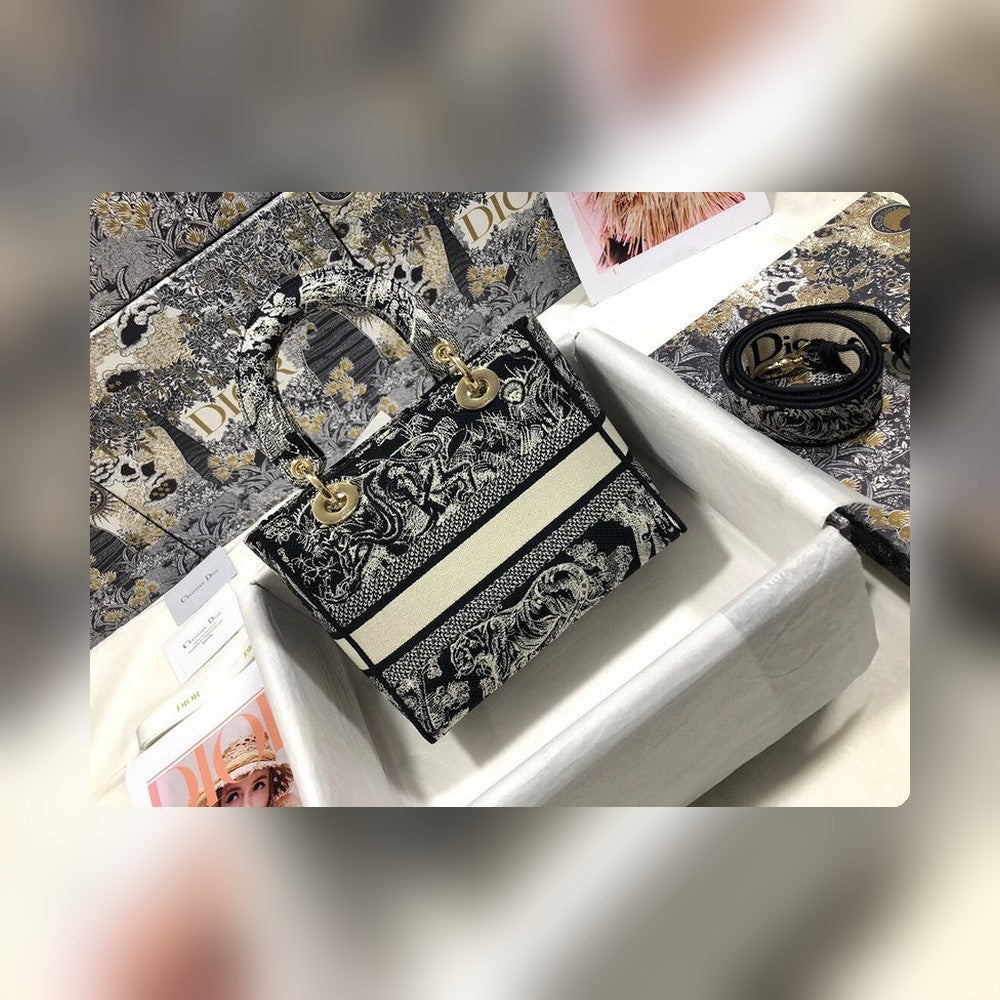 Anum Bags Detail