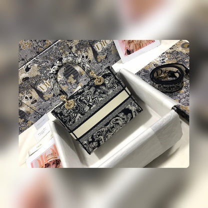 Anum Bags Detail