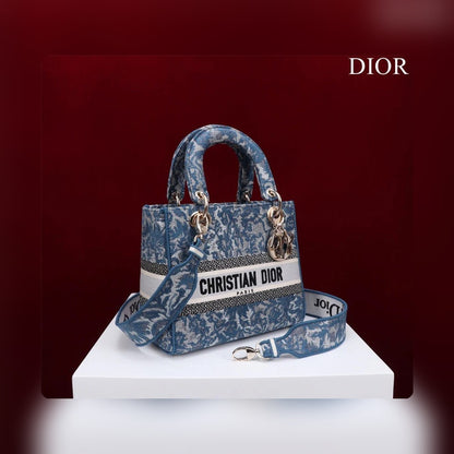 Anum Bags Detail