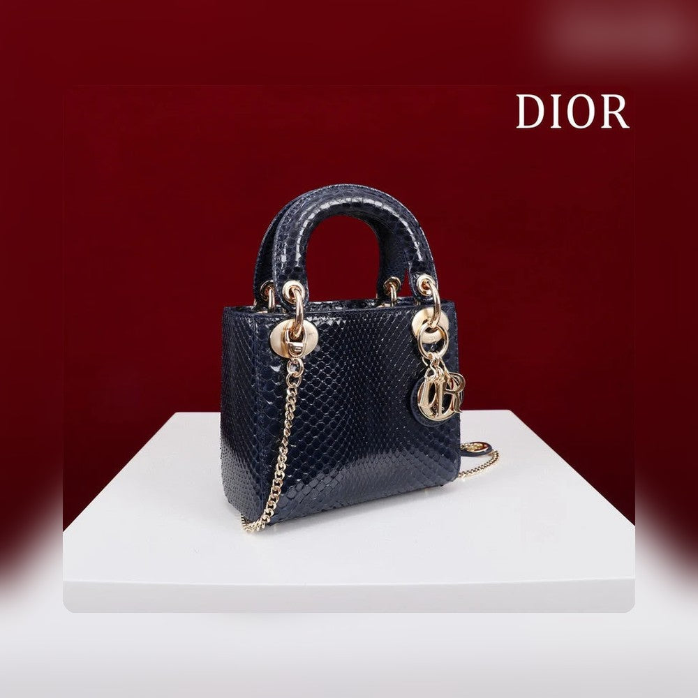 Anum Bags Detail