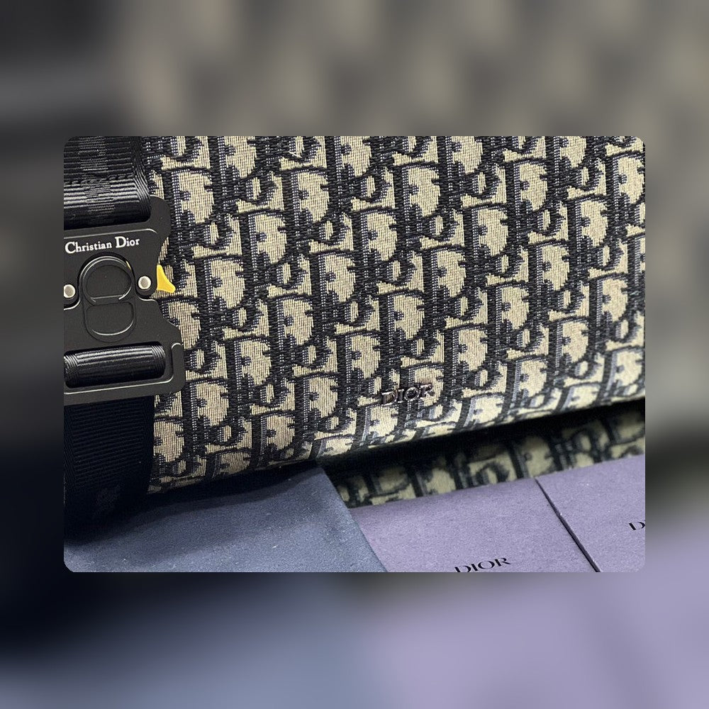 Anum Bags Detail
