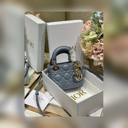 Anum Bags Detail