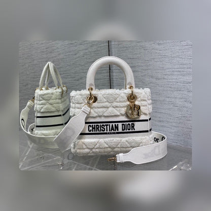 Anum Bags Detail