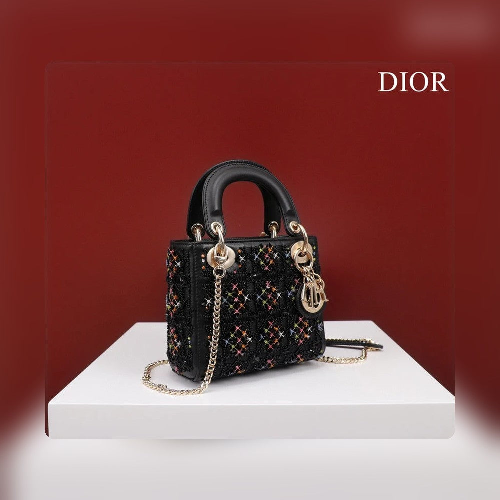 Anum Bags Detail