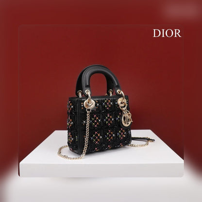 Anum Bags Detail