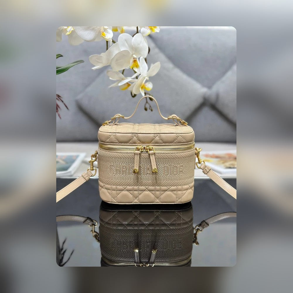 Anum Bags Detail