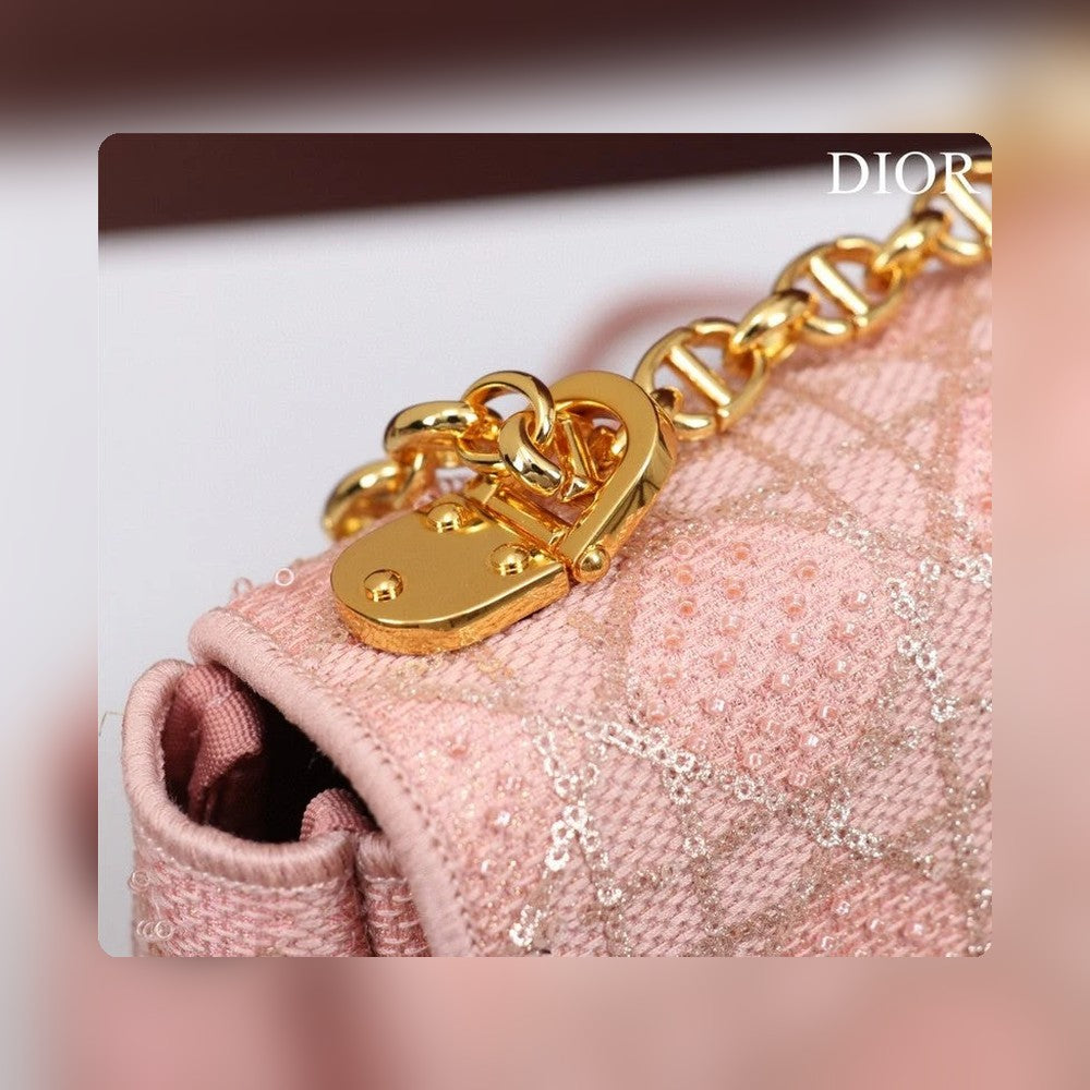 Anum Bags Detail