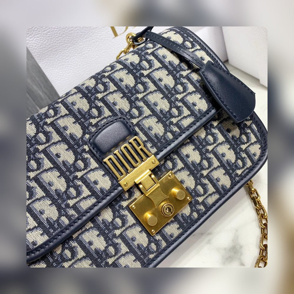 Anum Bags Detail