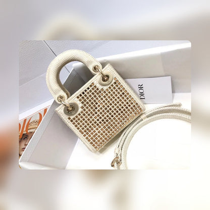 Anum Bags Detail