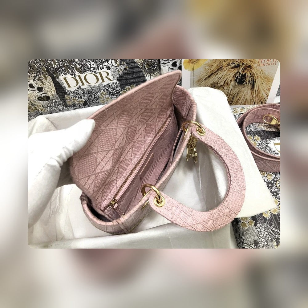 Anum Bags Detail